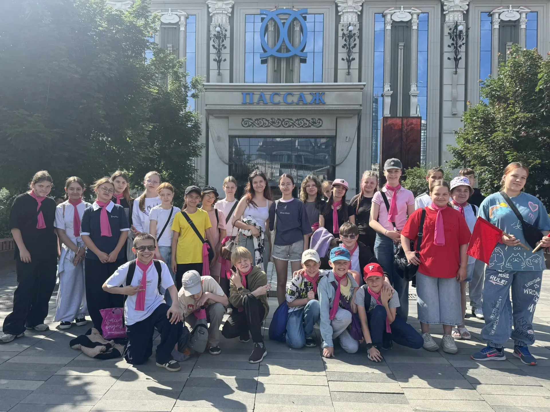 #ШКОЛА_171 | #ЛАГЕРЬ_171

16 июня все отряды после завтрака отправились в ТЦ «Пассаж» на премьеру му