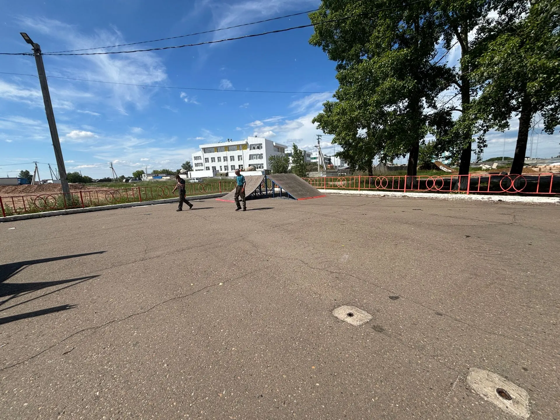 📸 На площади Юбилейной сегодня демонтировали скейт-площадку.
 
А это значит, что близится День мета