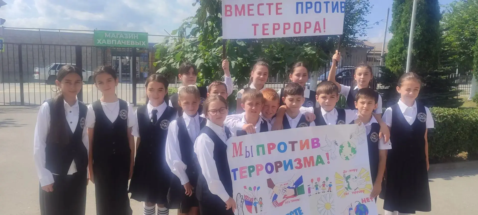 Благодарим учащихся 5"Б" класса за создание плаката „Вместе против террора“. Такие иниц...