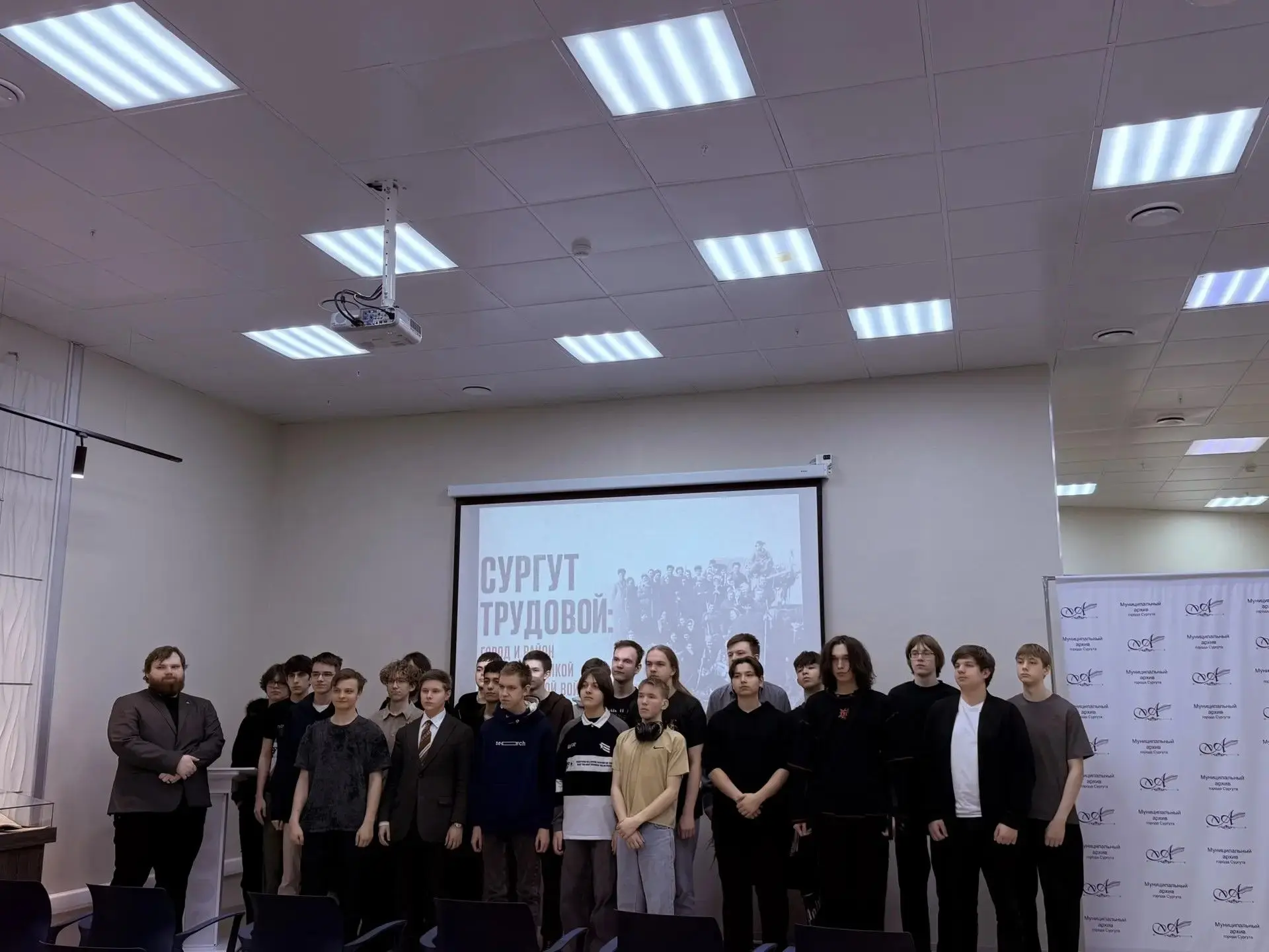 🕊️ Студенты колледжа посетили совместную с Архивом Администрации Сургутского района вы...