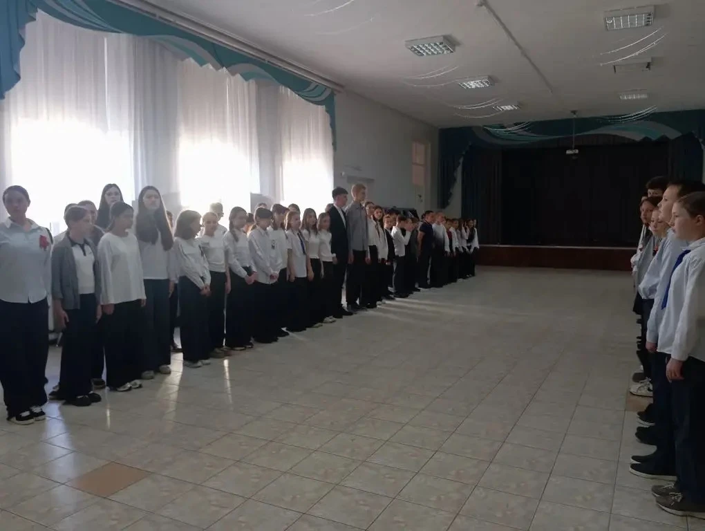 🌟 С понедельника по-новому: Сила там, где мы вместе!  Новая учебная неделя в нашей школе стартовала 