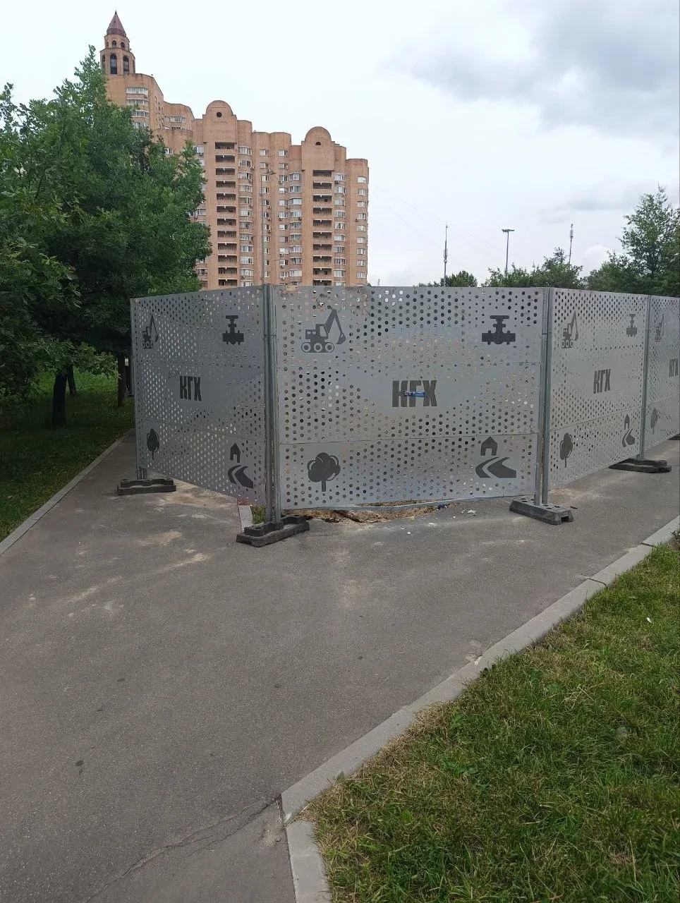 🏗️Жители Кузьминок озадачены вопросом ремонта на площади Славы