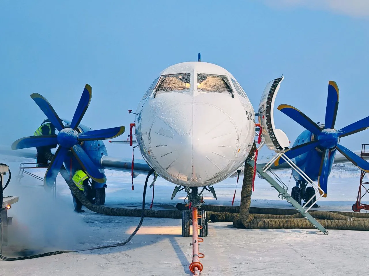 Ил-114 встречает праздник в Якутских холодах ❄️  Региональный турбовинтовой самолет Ил-114-300 прибы