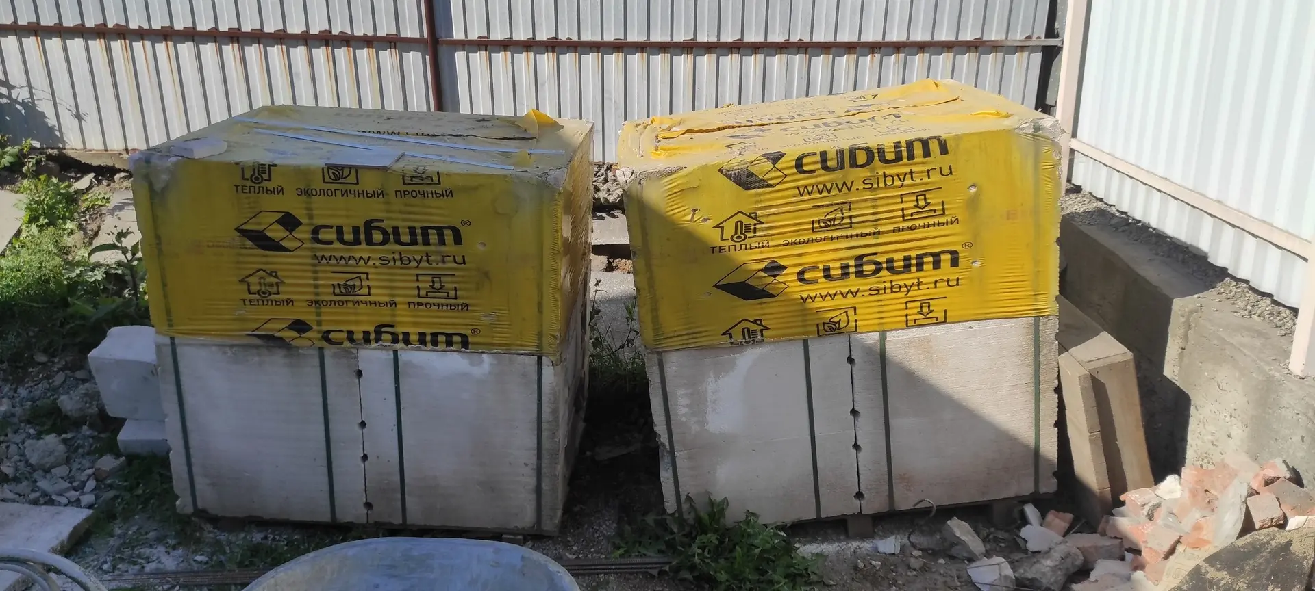 Продаю газоблок "Сибит" 96 шт, 4.5 куба. Блоки находятся на трех поддонах.