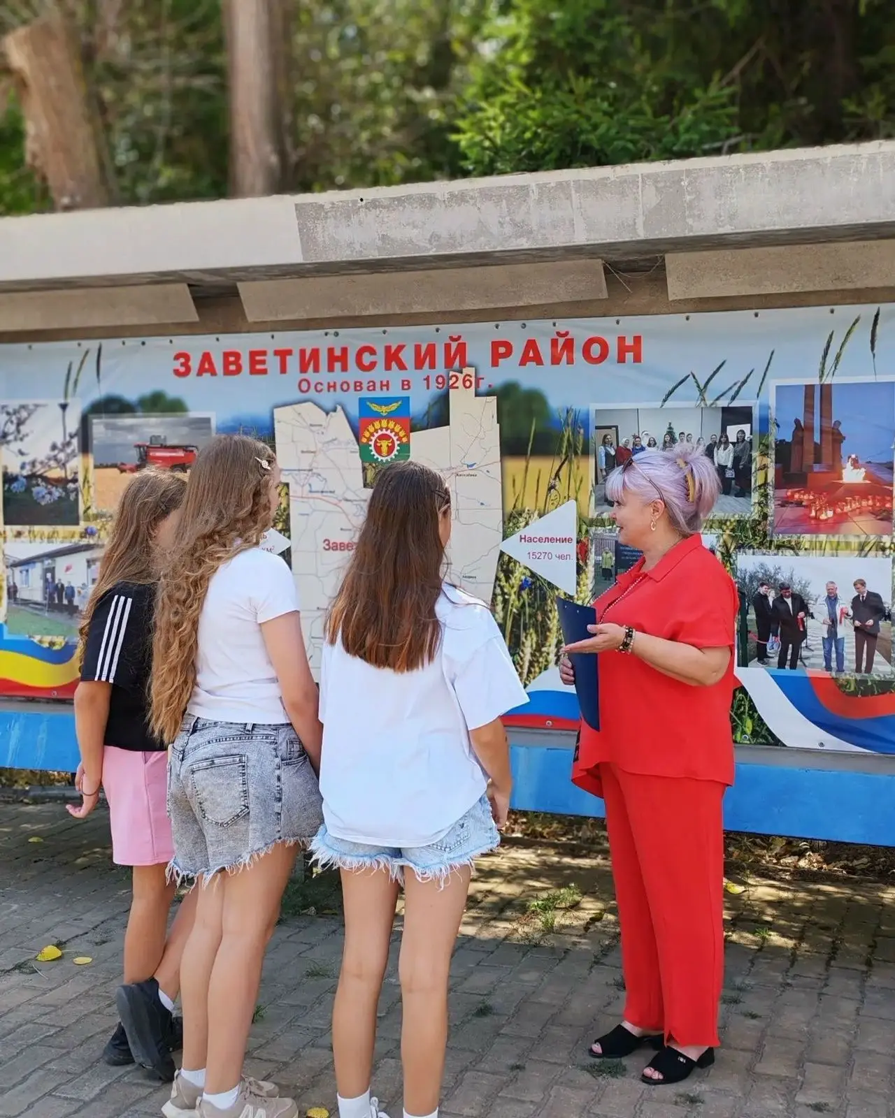 Познавательную викторину для молодежи «Наркомания – смерть» подготовили и провели работ...