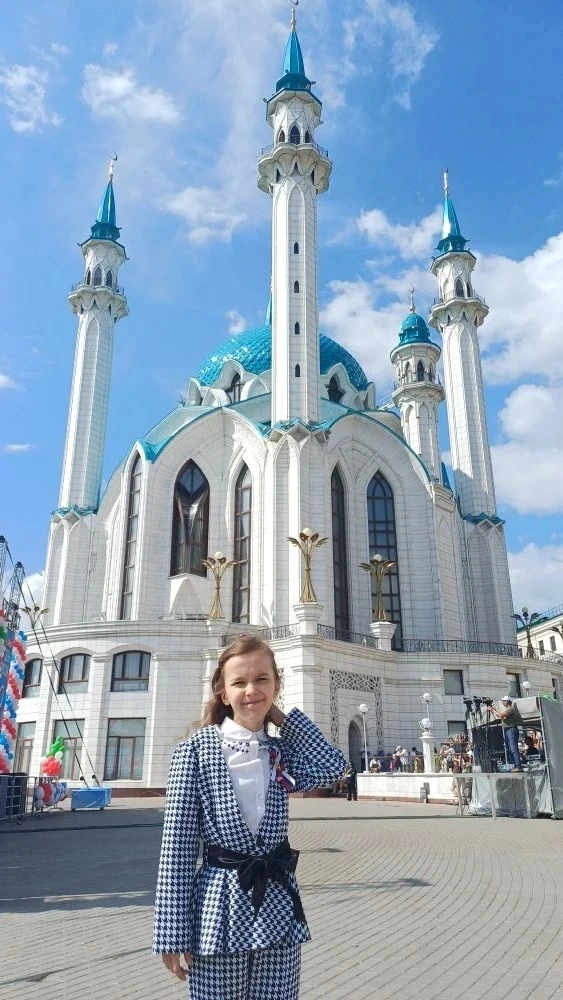 Солистка вокальной студии "АнтошкиLand" Леонтия Чихирина приняла участие вместе с лауреатами и артис