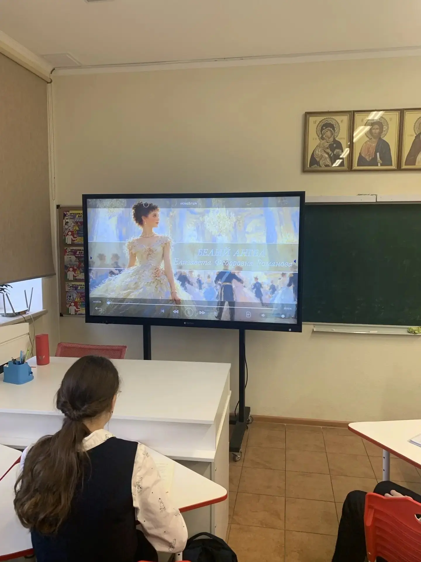 27 сентября, воскресенье - Воздвижение Креста Господня. Многие гимназисты вместе с роди...