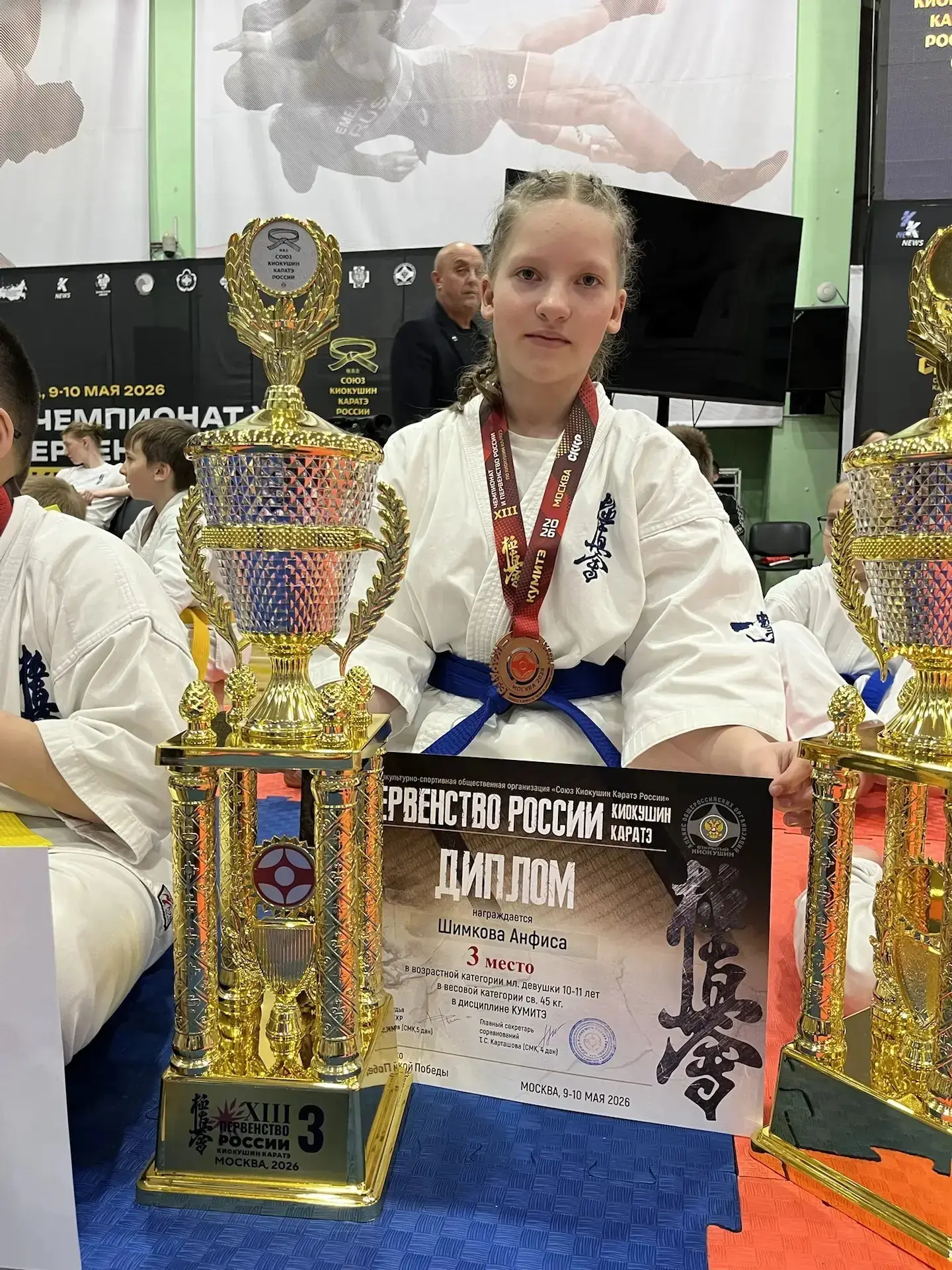 9 мая ученица 5Б класса Шимкова Анфиса в Москве на чемпионате и первенстве России по киокушин каратэ