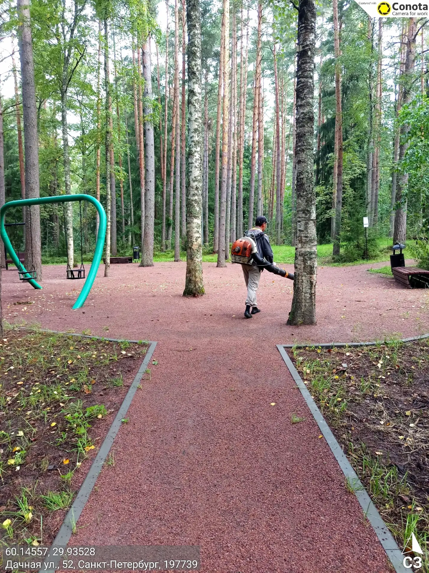 🧹Плановые работы по уборке посёлка идут по графику.