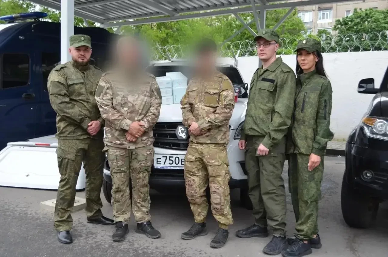 🇷🇺 В Мелитополе офицеры ведомства собрали гумпомощь для российских военных

В преддверии Дня Росси