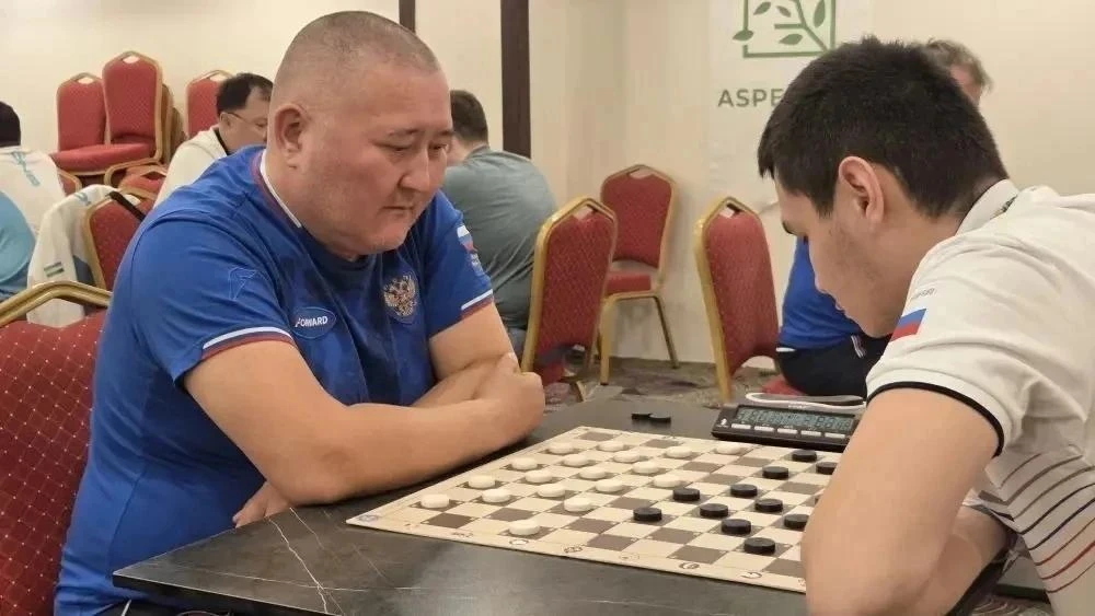 Шашист из Бурятии Александр Халтагаров стал чемпионом мира

Представитель Бурятии Александр Халтагар