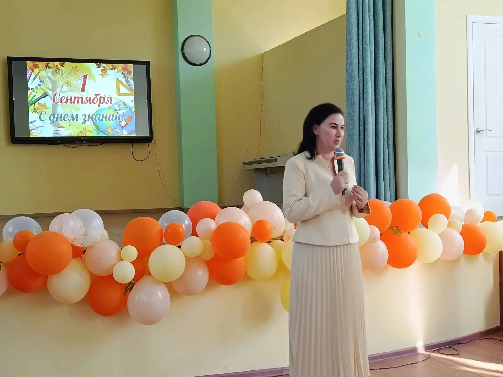 В луганских школах прозвенел первый звонок🔔