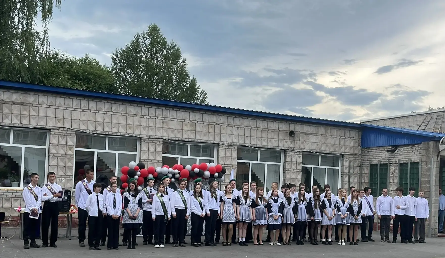 ‎🎓 Позади 9 лет, впереди — большая жизнь!