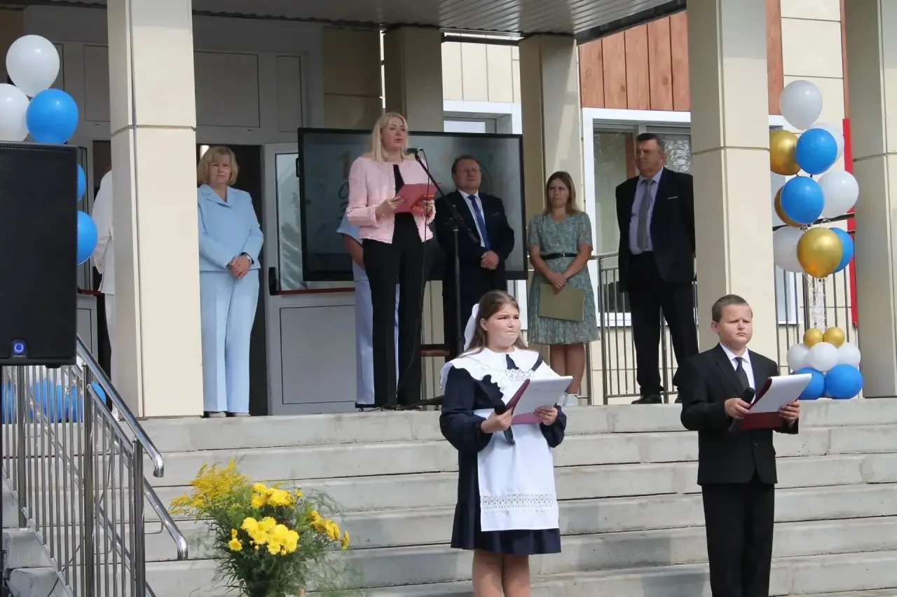 В школах района прошли торжественные линейки, посвященные Дню знаний. В торжественных м...