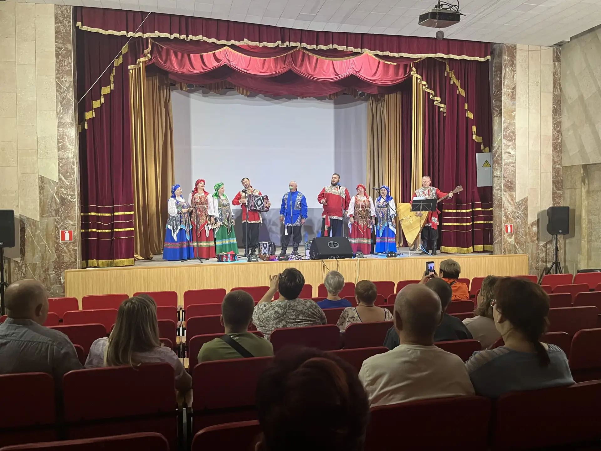 💫Народный вокальный ансамбль «Околица» подарил праздник отдыхающим санатория «Краснозёрский»

👏18 