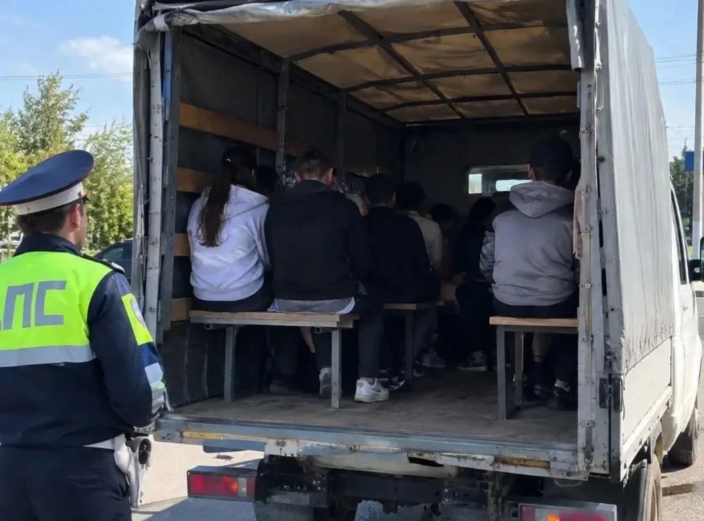 🌀😳В Ленинградском районе пассажиров везли в кузове «Газели»
