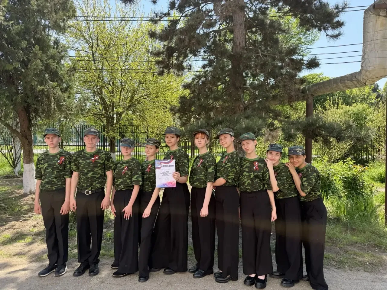 В нашей школе прошёл смотр строя и песни, приуроченный к 81-й годовщине Великой Победы 🇷🇺  В преддве