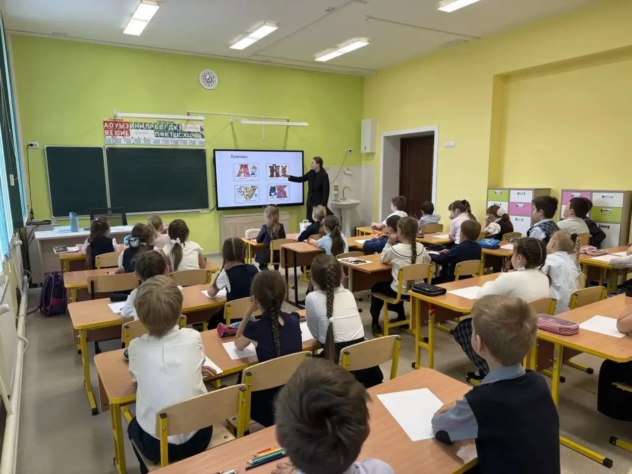 Единые действия — единые ценности.   Сегодня советник директора по воспитанию провел для ребят начал