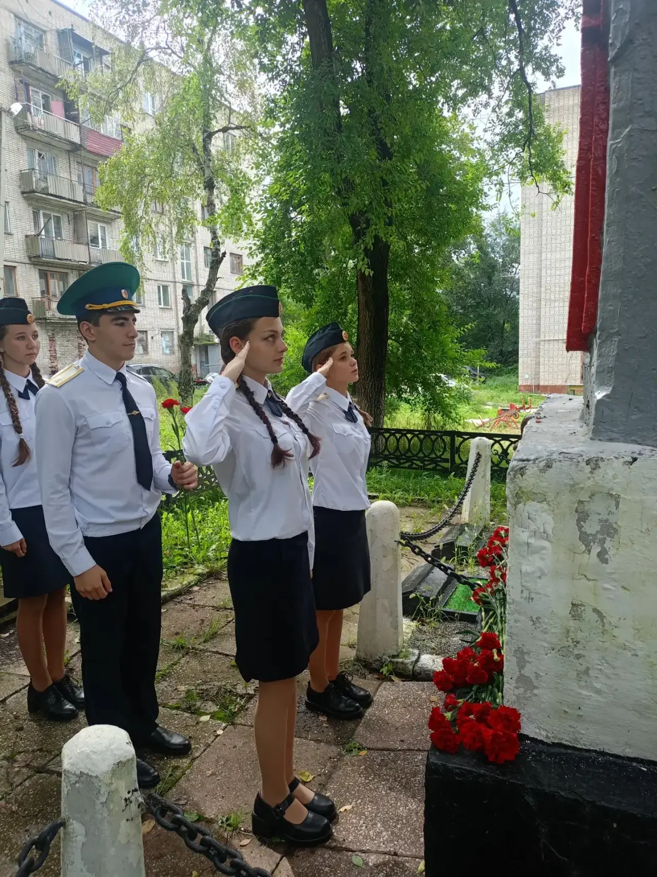 🕯️ Сегодня в нашей школе прошёл торжественный митинг, посвящённый Дню победы над милит...