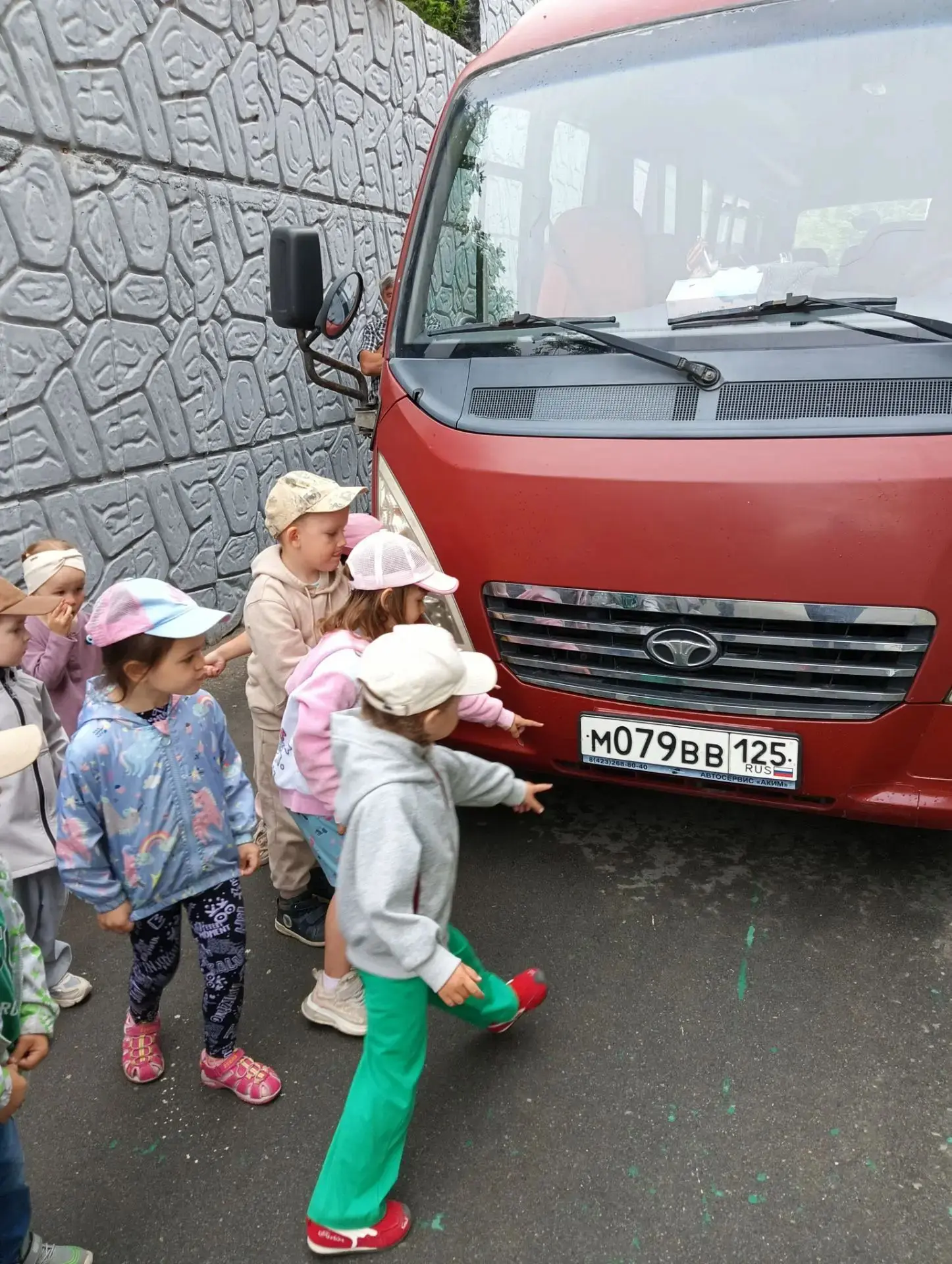 🚌 Путешествие начинается с открытий!

👦👧 Воспитанники группы «Курносики» отправились на увлекател