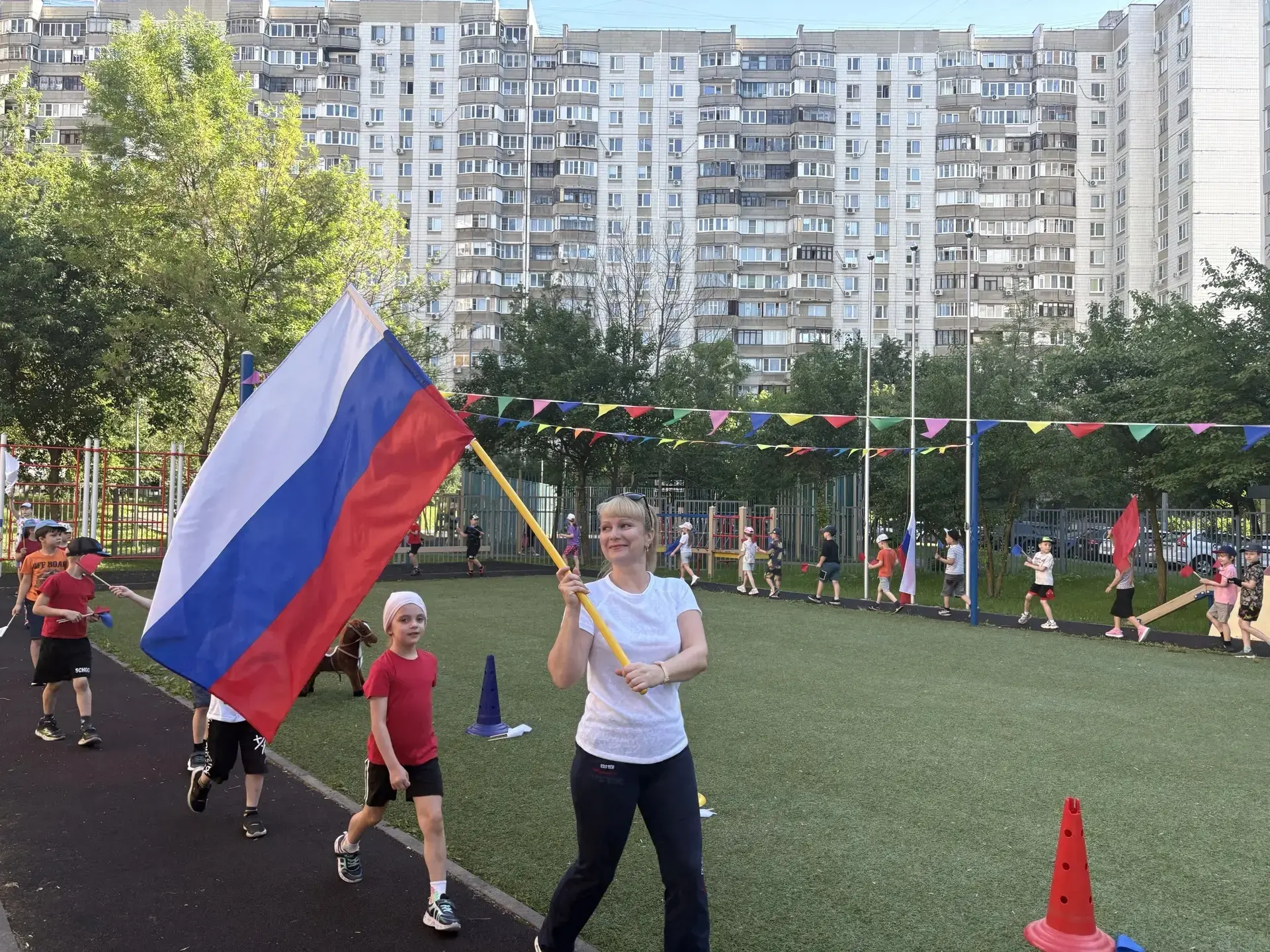 Праздник "Моя душа - Россия"     

В дошкольном отделении «Созвездие» 10 и 11 июня проходил музыкаль