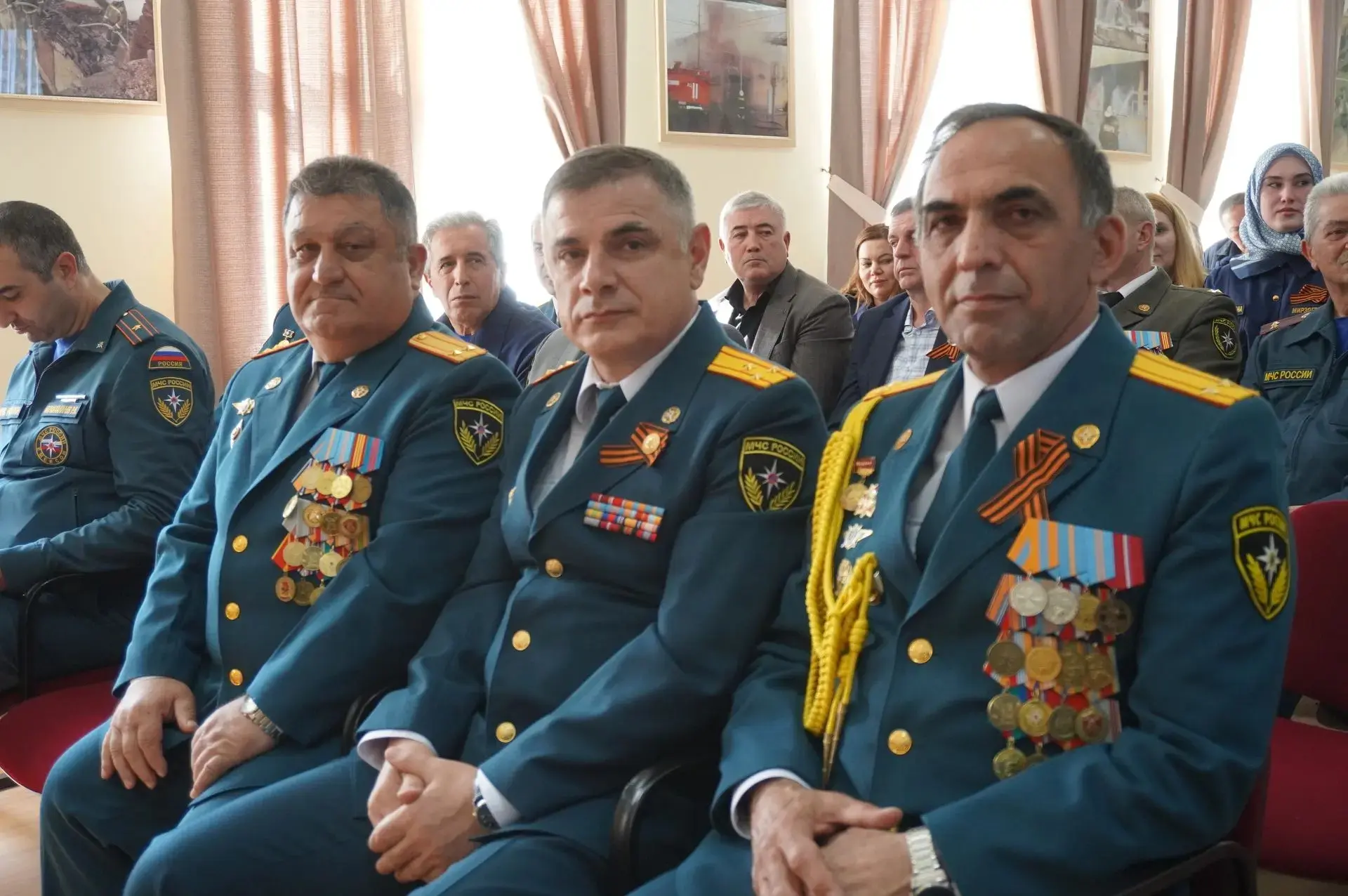 🎗В МЧС Дагестана состоялось торжественное мероприятие ко Дню пожарной охраны   Открывая праздничное 