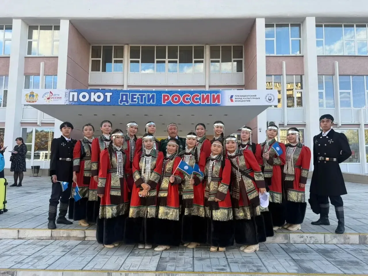 🇷🇺🤩Заслуженный образцовый народный ансамбль России «Кэнчээри» достойно представил Як...