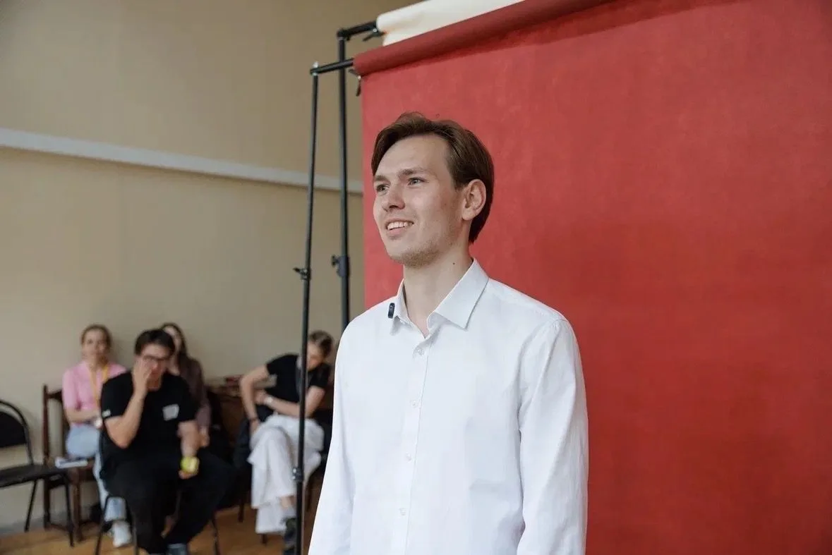 🎭✨ Актёр Котласского драмтеатра на «Фабрике Станиславского»
Максим Игнашов стал участником престижн