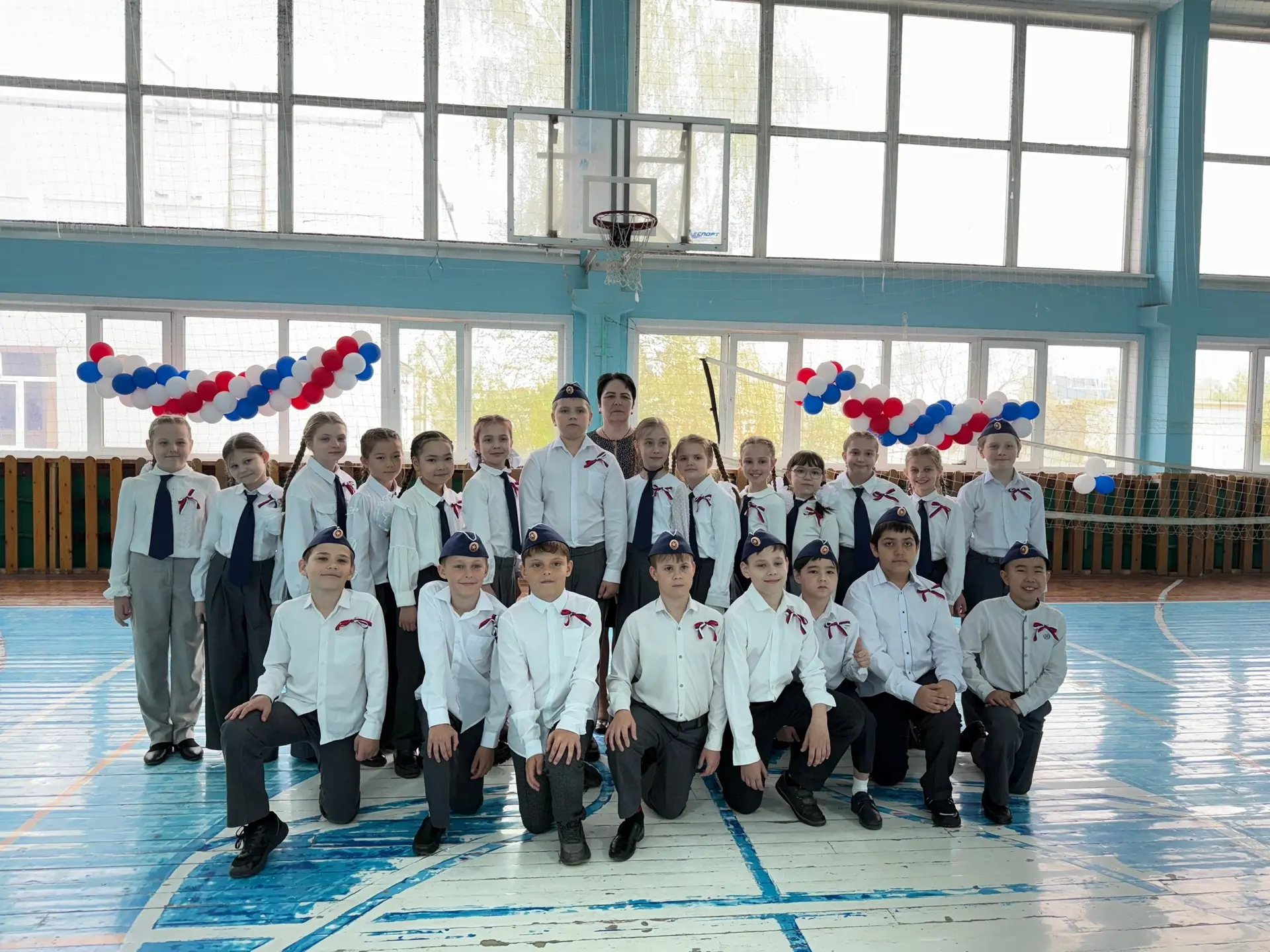 🎉 Завершающий смотр строя и песни «Аты-баты» в 3-х классах! 🎶  Дорогие друзья!  С радостью сообщаем,