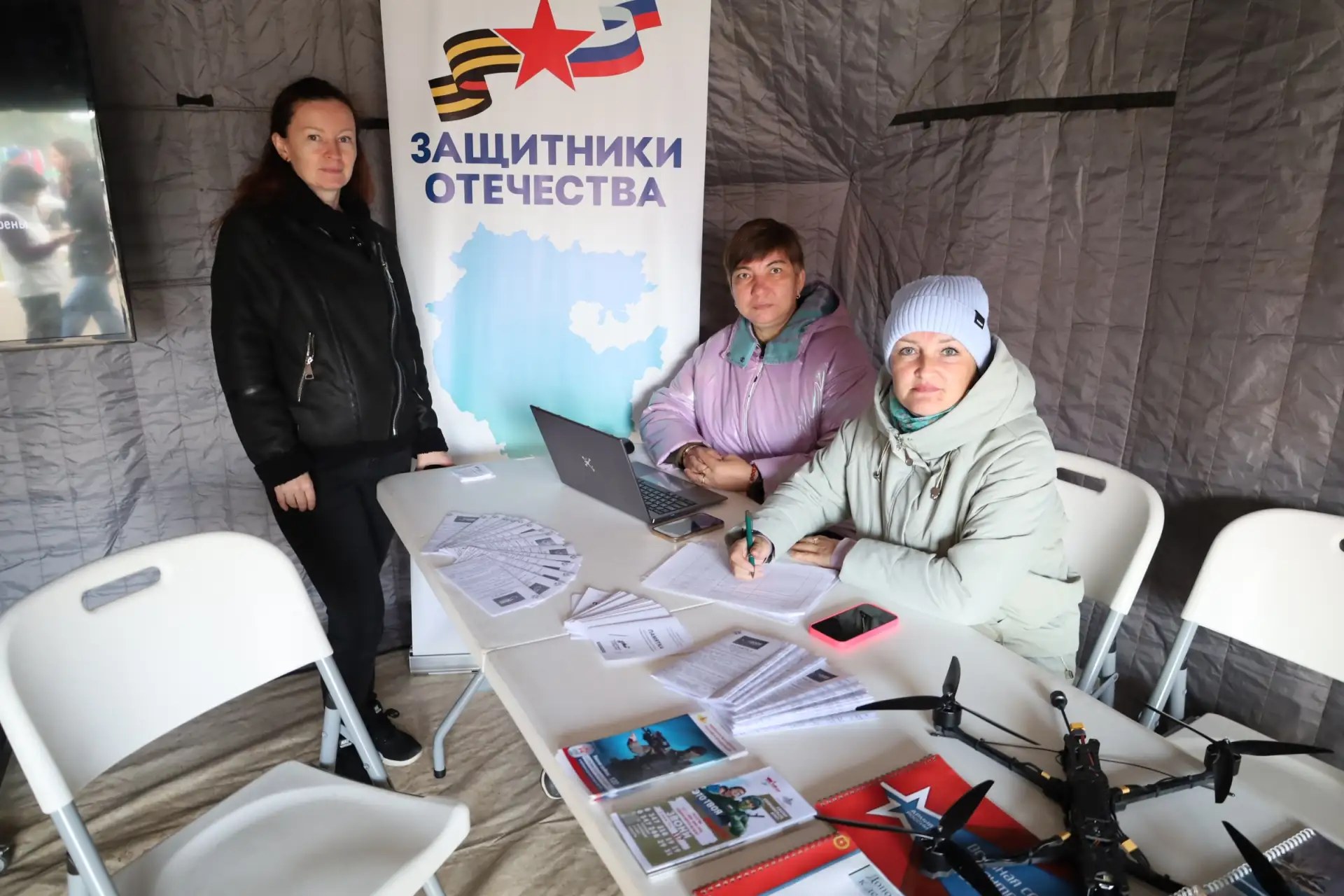 Тематическая выставка, посвященная событиям Специальной военной операции, собрала немал...
