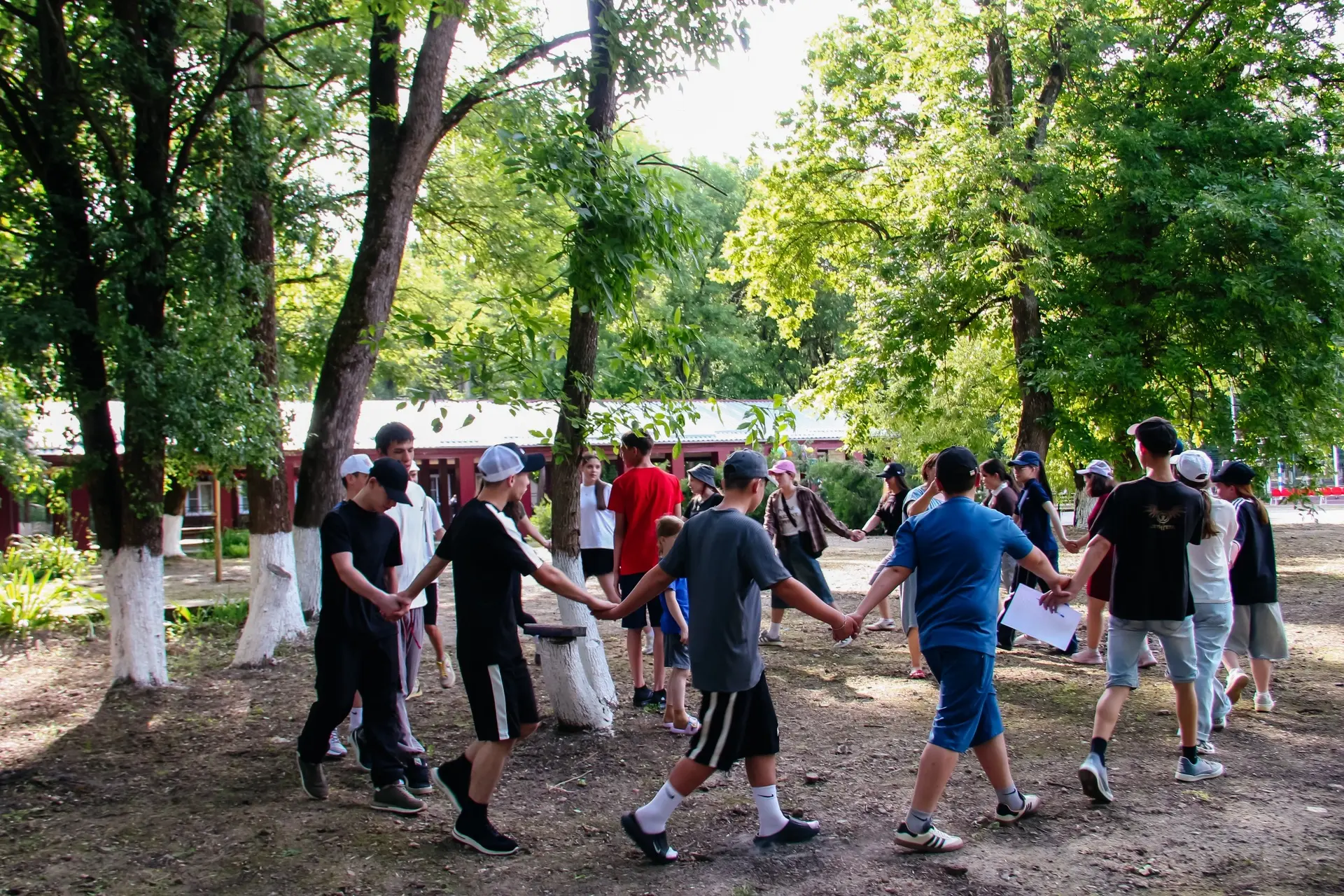 Приехали и долго не скучали, в день заезда побегали по квесту «Разведка», пытались узнать, сколько л
