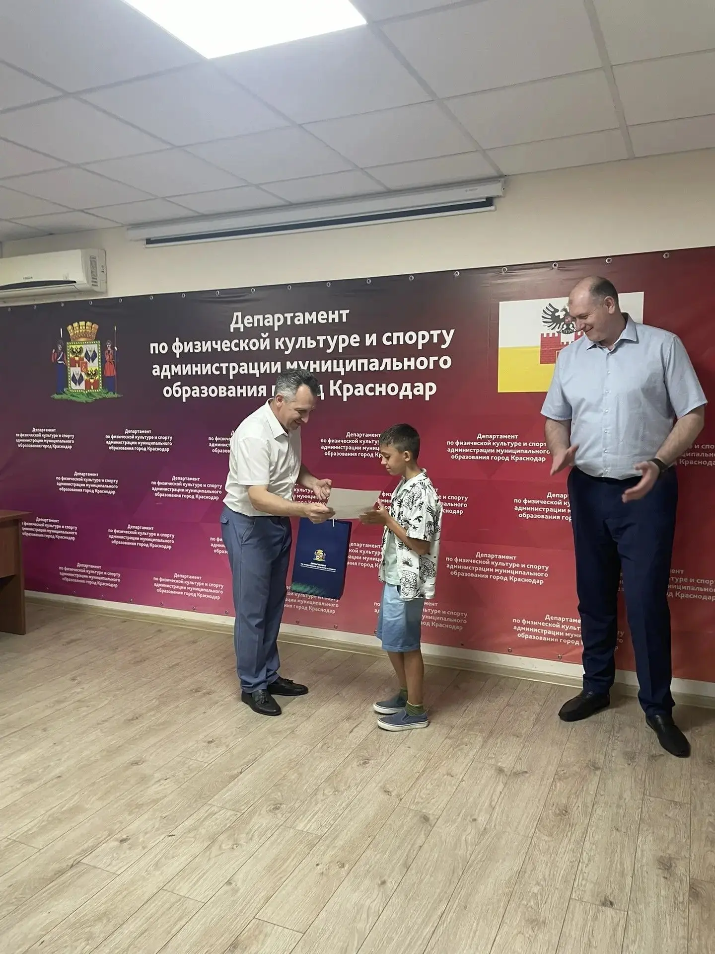 Победа, застывшая на бумаге
🎨 В департаменте по физической культуре и спорту Краснодара прошла торж