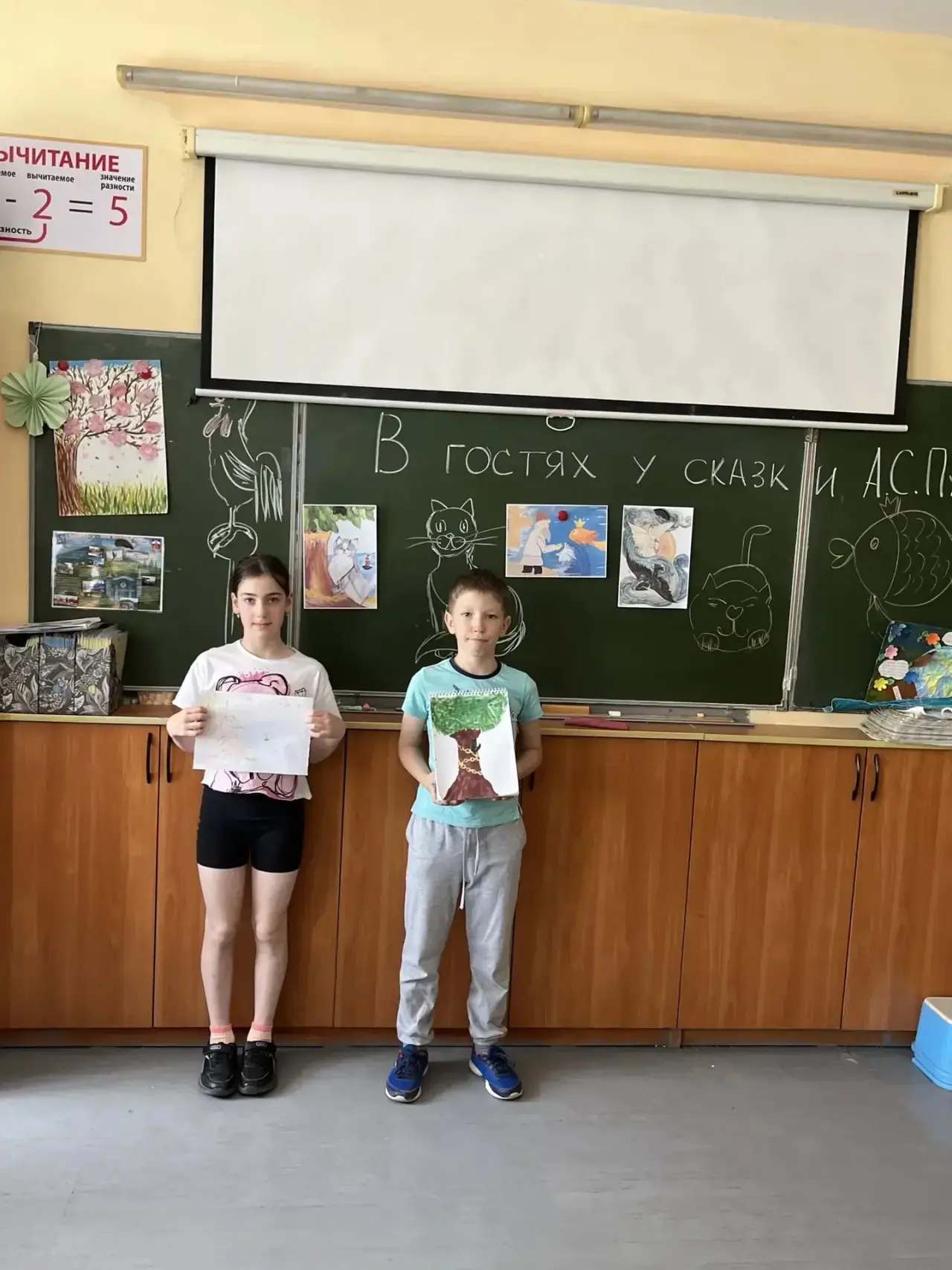 📚✨ День сказок в «Родничке»: пираты, Пушкин и конфетный шторм!