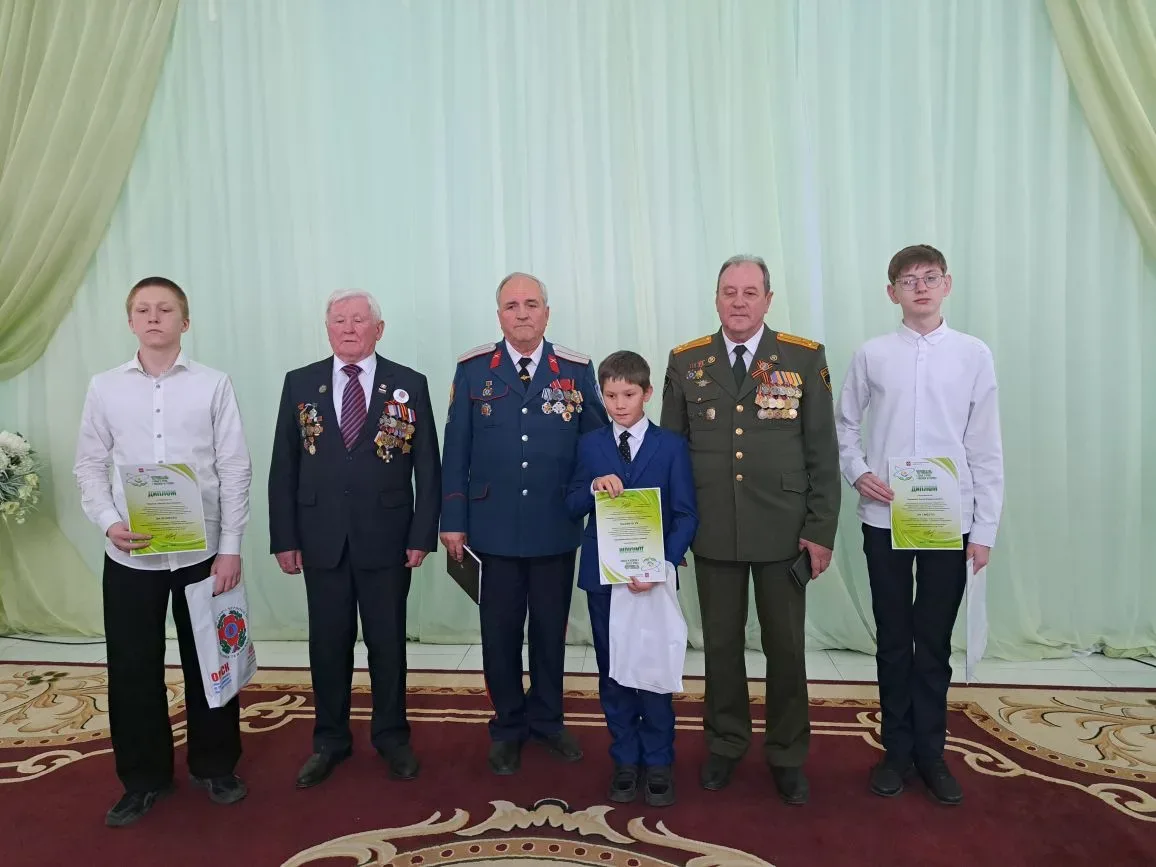 Поздравляем  Кукарцева Захара, Черного Сергея и Анохина Сергея  и их руководителей Коре...