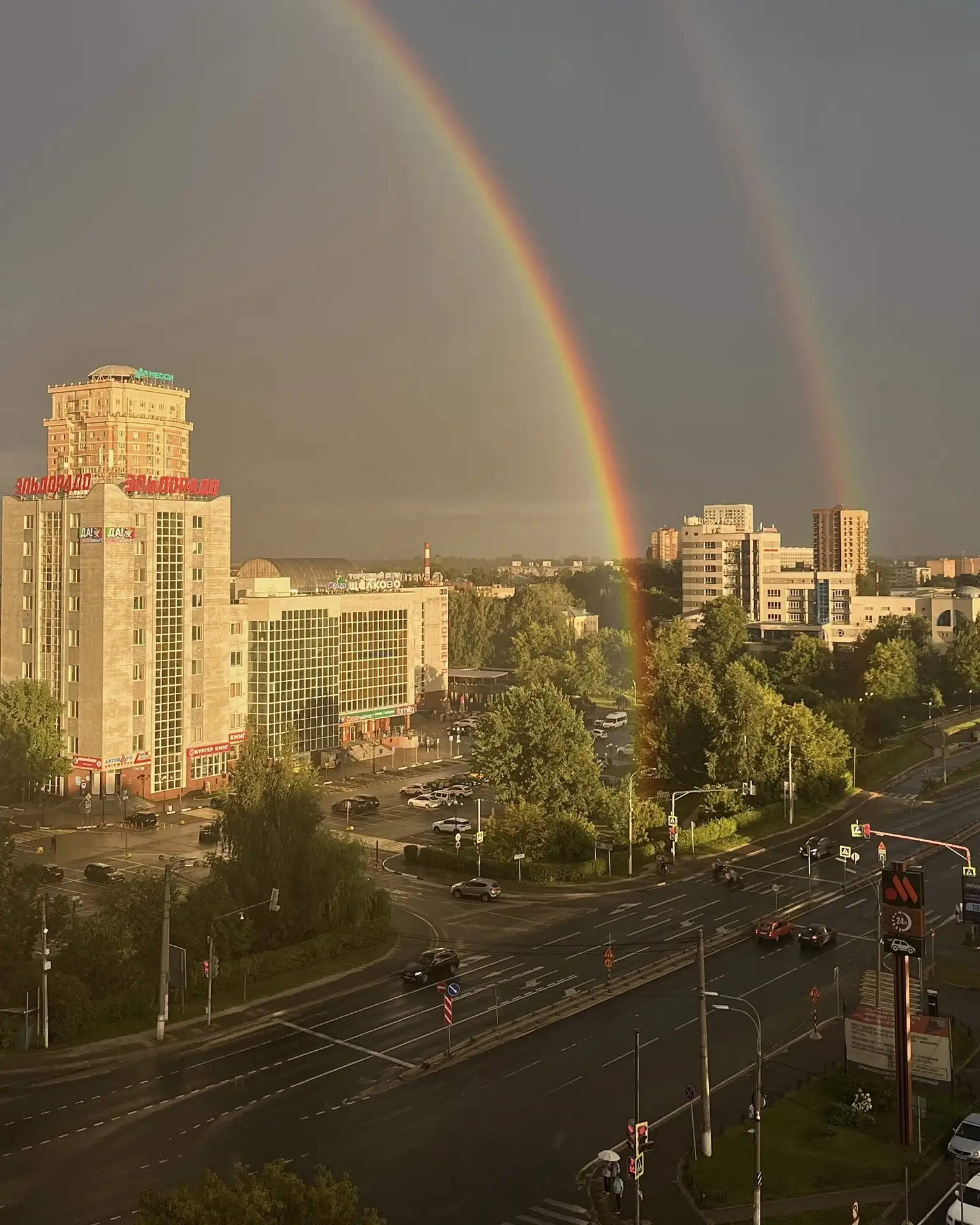 Когда после дождя город становится ещё красивее 🌈