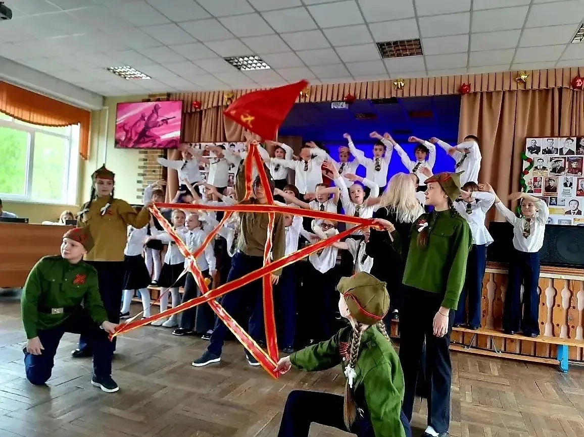 🎖️ В гимназии прошел концерт «От Берлина до Москвы. Наша Победа»  В преддверии 9 Мая актовый зал наш