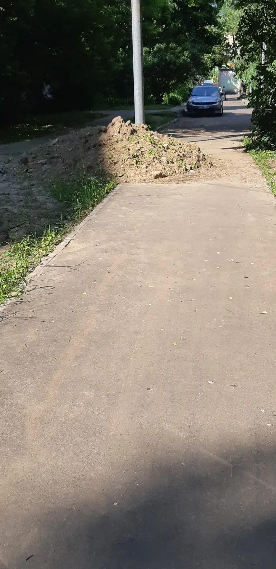 Хочу задать вопрос к служам Мытищ, почему им дозволено прийти все сломать и уйти? В нашем дворе в 20