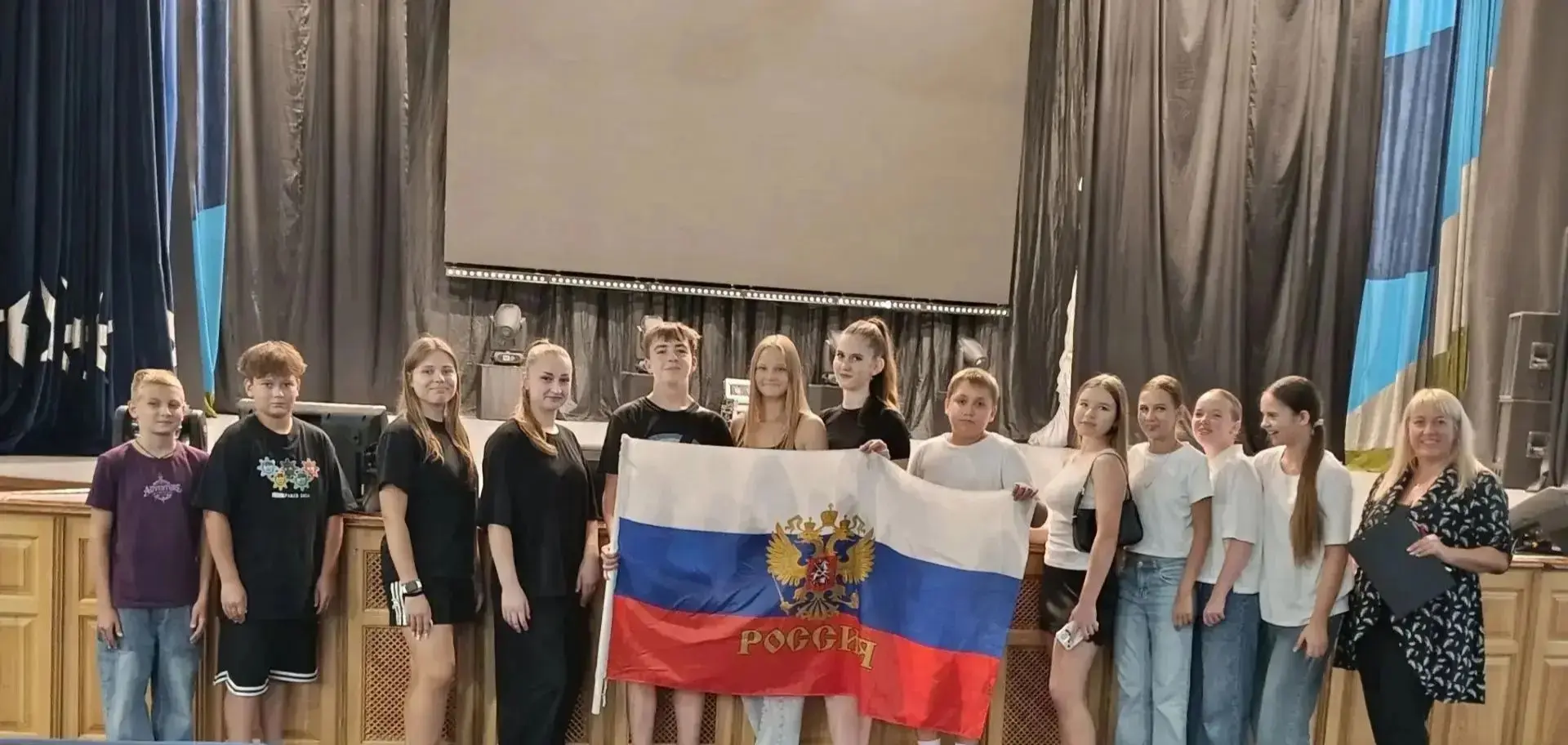 С гордостью за Россию: День Государственного флага!