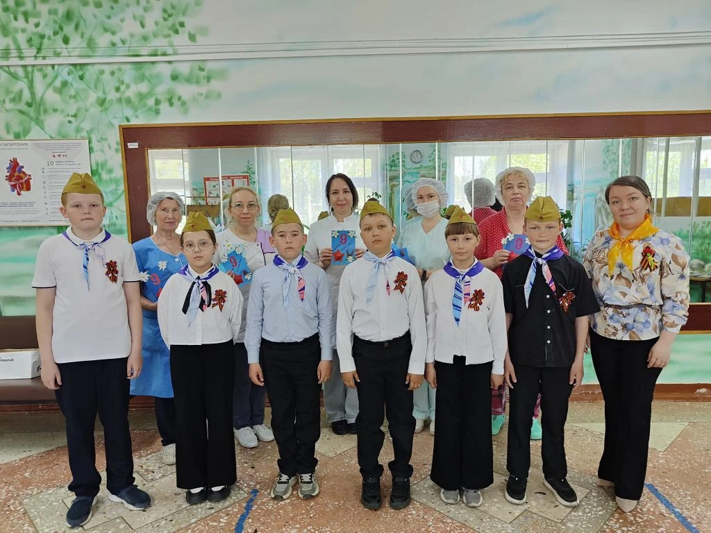 🦅Орлята России  4 класса Азановской школы подарили тепло ко Дню Победы! 

В преддверии 9 Мая ученик