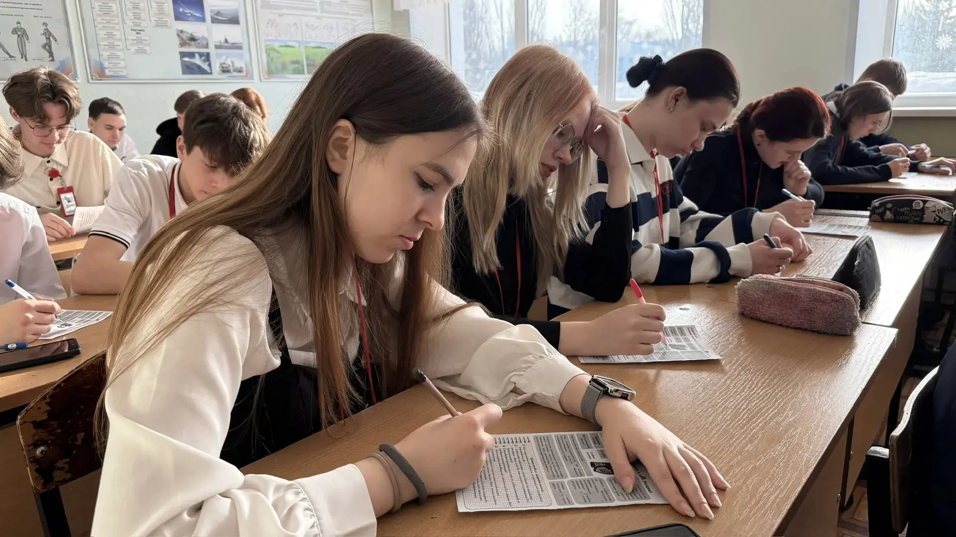 🇷🇺 Традиционная линейка и «Разговоры о важном»: как начался понедельник в КИИМО   Утро понедельника 