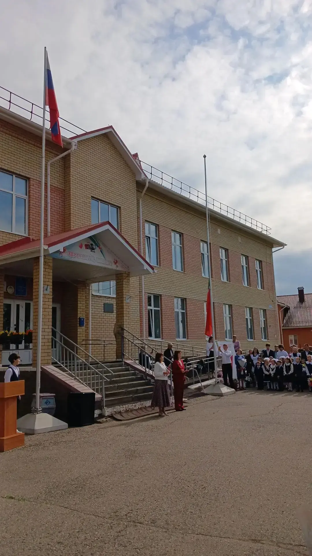 🎒 Школьный двор снова гудит!