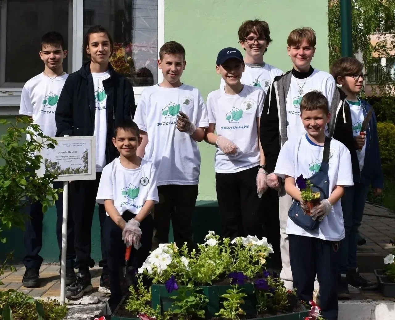 🌱Сезон полевых работ в ботаническом саду "ЭкоМира" открыт  Вместе с педагогами Центра «Приоритет» ре