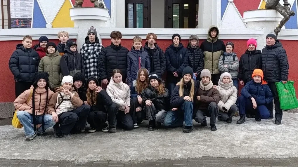 🎭 Гимназия №27 отмечает День театра! 5-6 и 8-9 классы стали почётными гостями Театра кукол города Ба