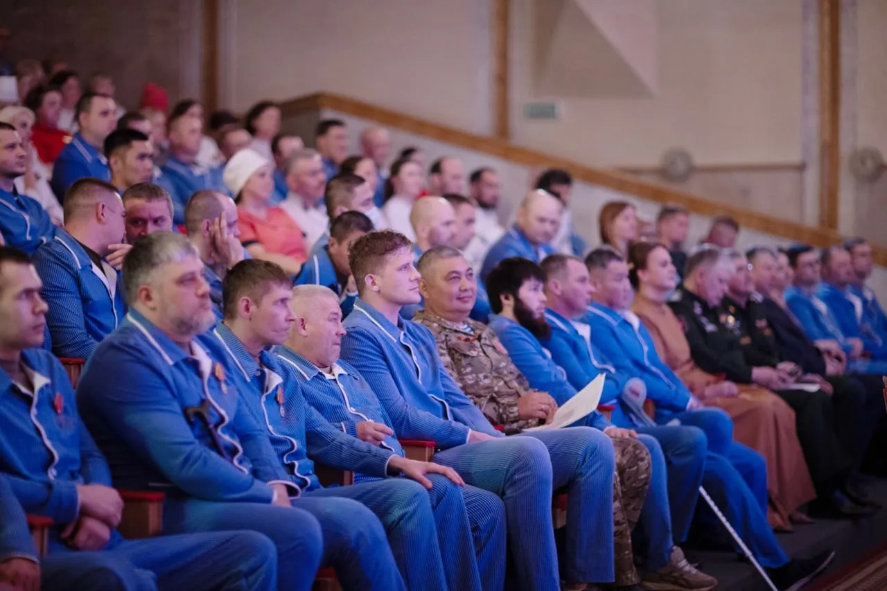 В преддверии Дня Победы поздравила и вручила награды военнослужащим – участникам СВО, проходящим леч
