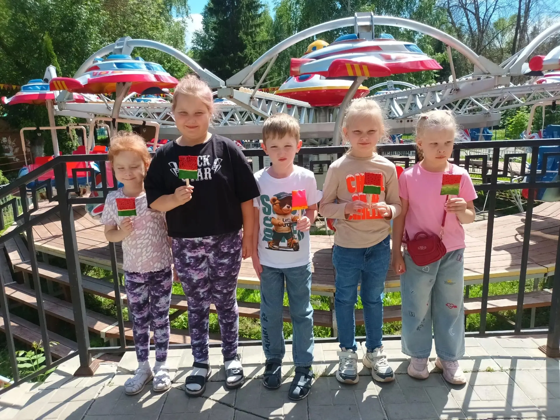 Летний взрыв творчества в "Конфетти"! 🍉🍦

 20 июня в студии Семейного творчества "Конфетти" произо