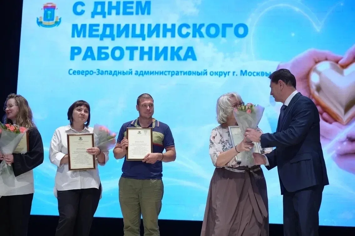 💭 Династии, золотые руки и красная дорожка: Алексей Пашков поблагодарил медиков СЗАО за преданность