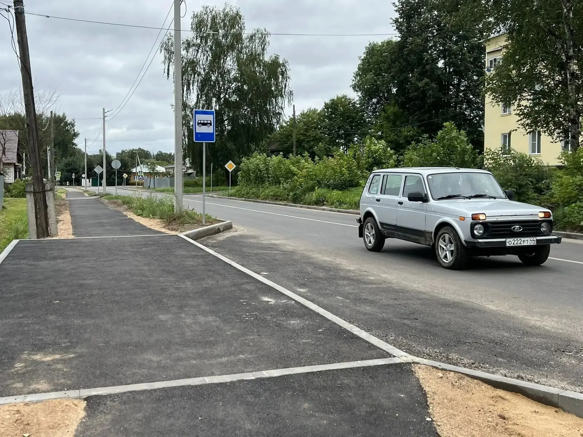 Еще одной отремонтированной и безопасной дорогой в Нерехте стало больше. Завершены рабо...
