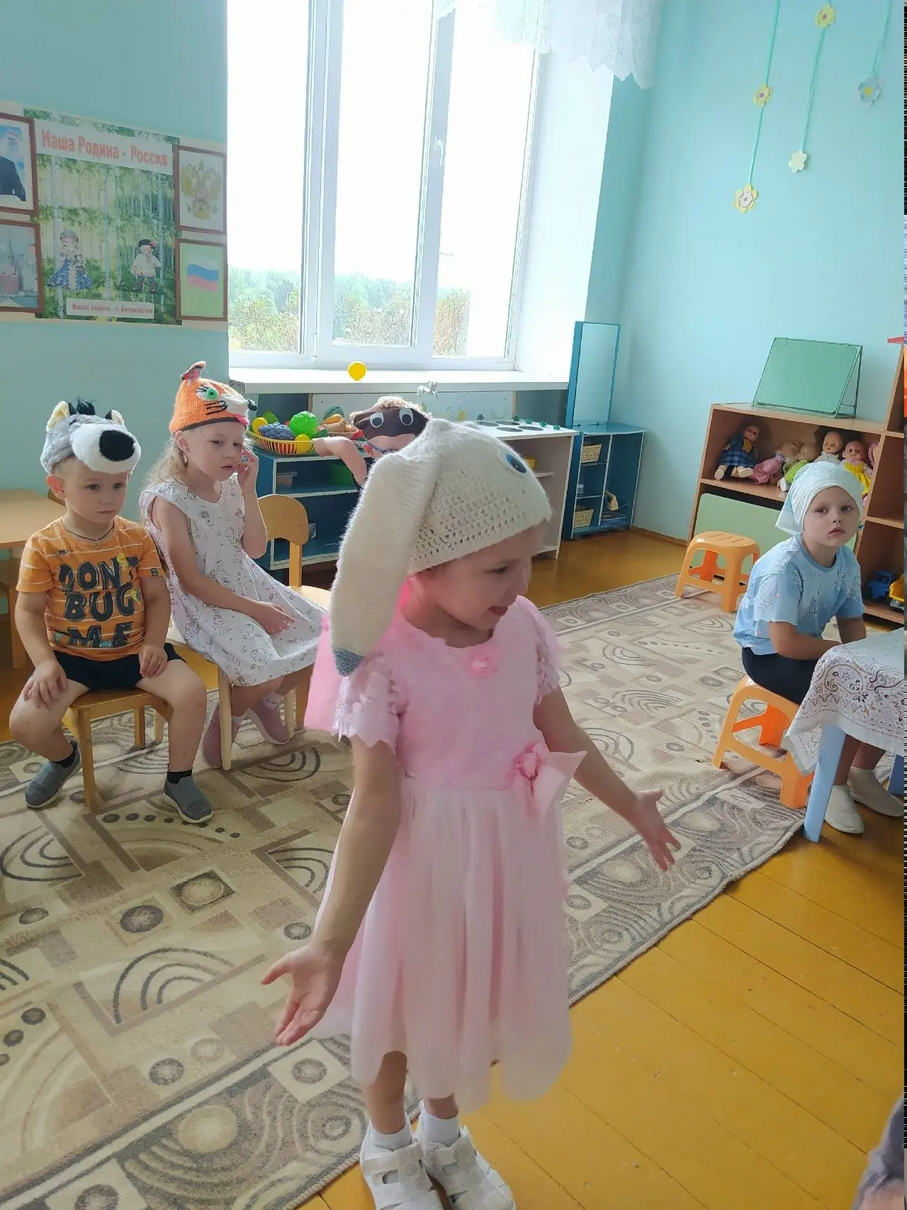 Воспитанники дежурной группы превратились в настоящих артистов и показали свои любимые сказки. Наши 