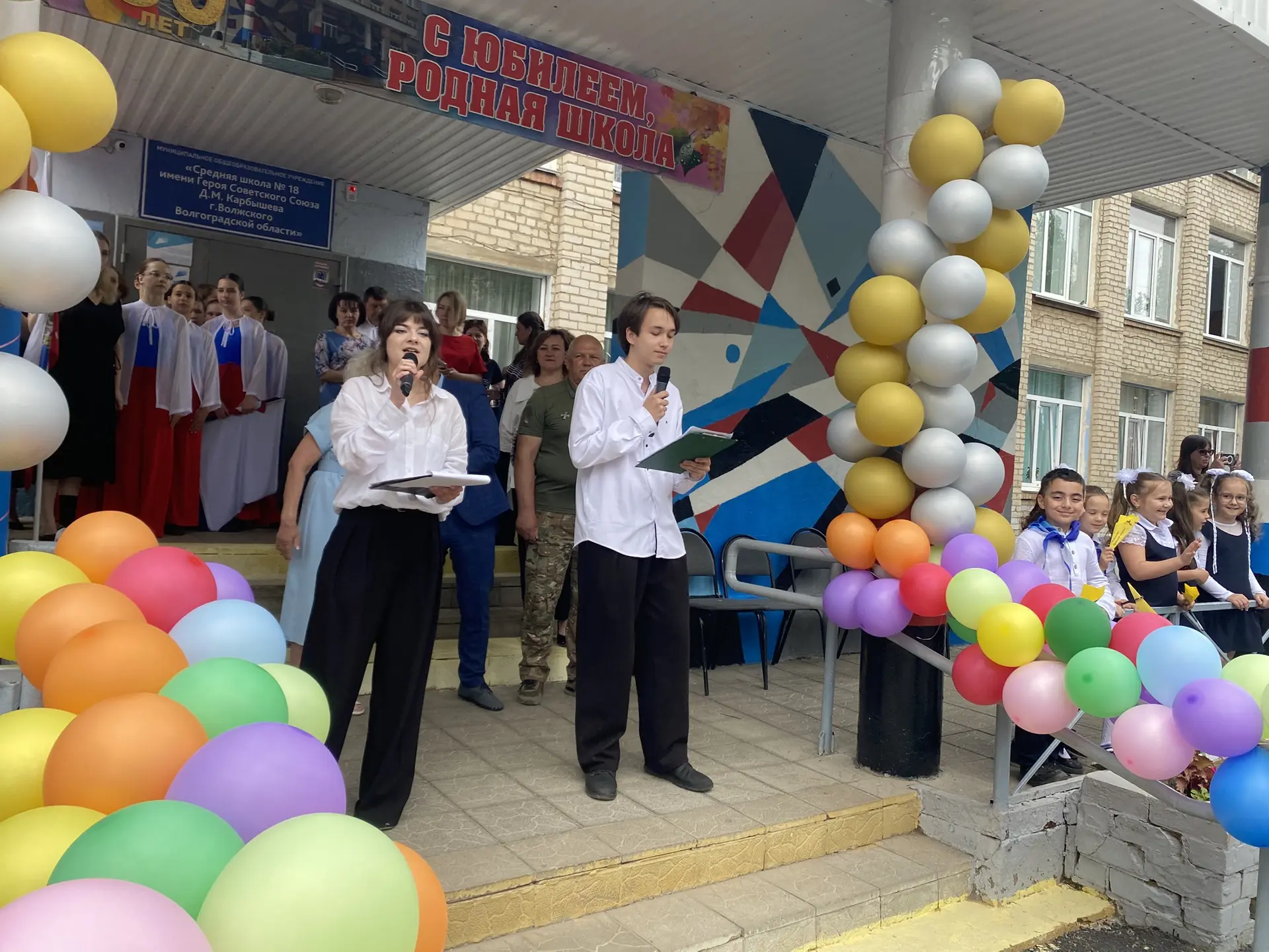 🔔 Последний звонок прозвенел! 🔔

Вчера в нашей школе прозвучали самые трогательные и долгожданные 