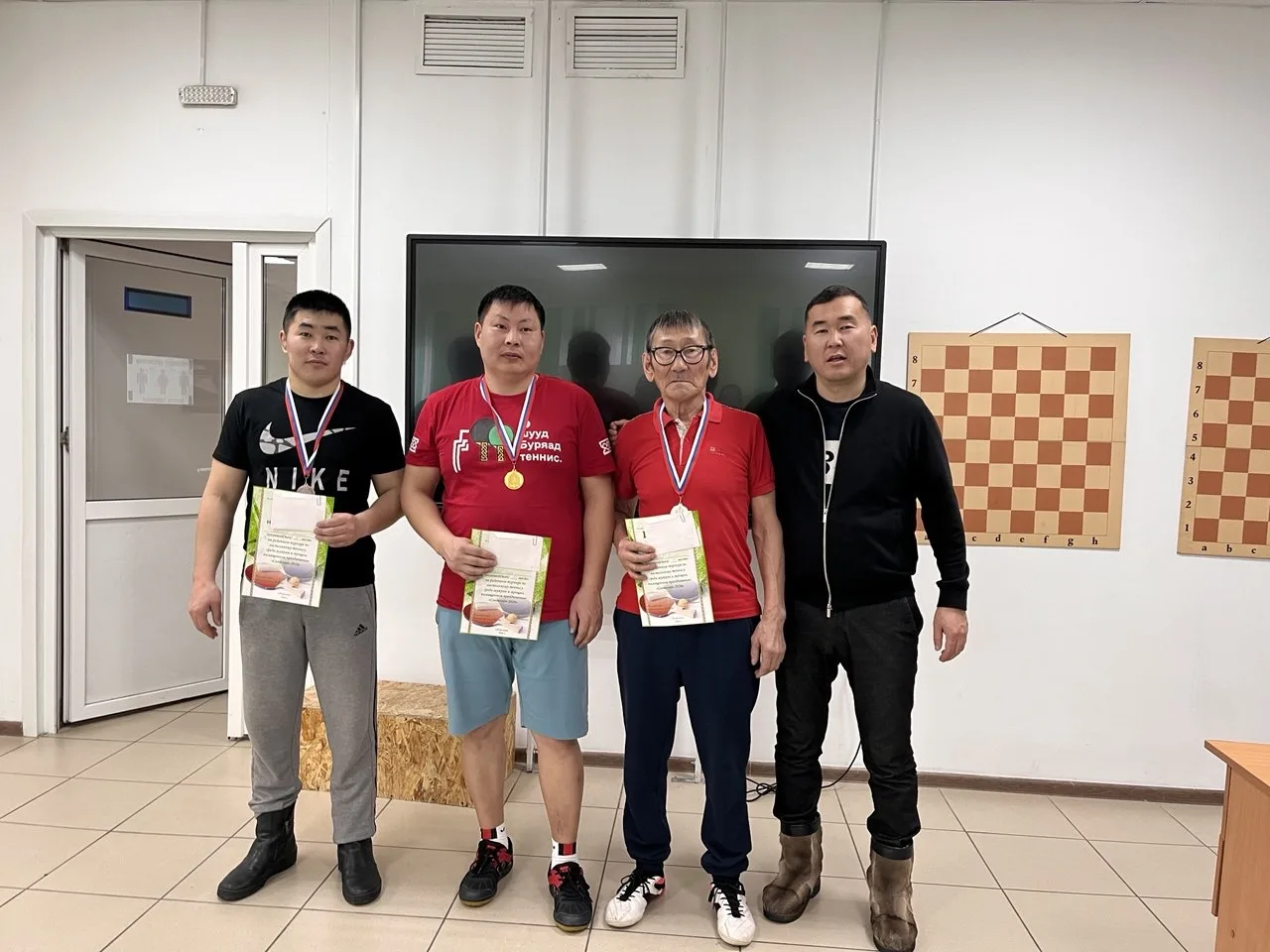 📆 Сегодня в Физкультурно-спортивном комплексе прошло Первенство среди мужчин и женщин по настольному